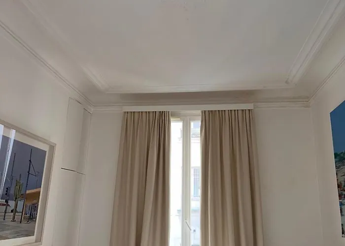 Elegant Parisian Parijs